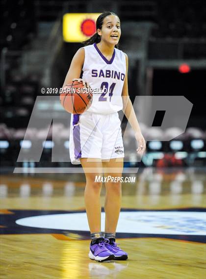 Thumbnail 2 in Chinle vs. Sabino (AIA 3A Quarterfinal) photogallery.