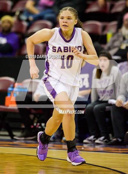 Thumbnail 2 in Chinle vs. Sabino (AIA 3A Quarterfinal) photogallery.
