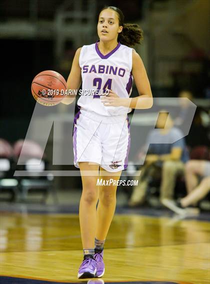 Thumbnail 2 in Chinle vs. Sabino (AIA 3A Quarterfinal) photogallery.