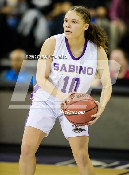 Thumbnail 3 in Chinle vs. Sabino (AIA 3A Quarterfinal) photogallery.