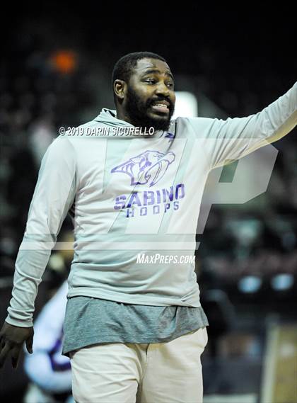 Thumbnail 2 in Chinle vs. Sabino (AIA 3A Quarterfinal) photogallery.