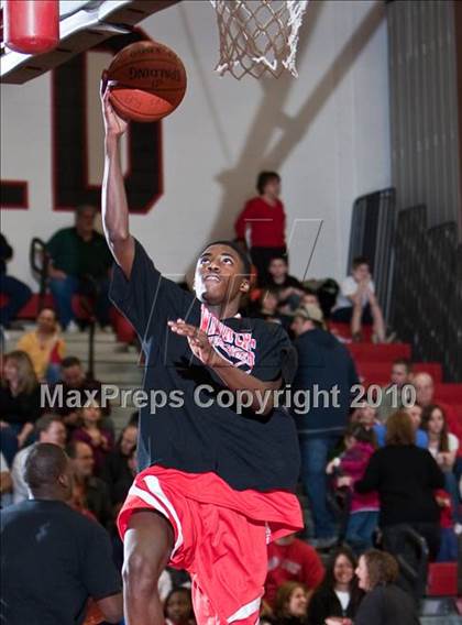 Thumbnail 1 in Stratford vs Wilbur Cross (CIAC Class L Semifinal) photogallery.