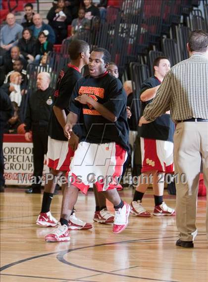 Thumbnail 2 in Stratford vs Wilbur Cross (CIAC Class L Semifinal) photogallery.