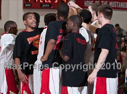 Thumbnail 1 in Stratford vs Wilbur Cross (CIAC Class L Semifinal) photogallery.