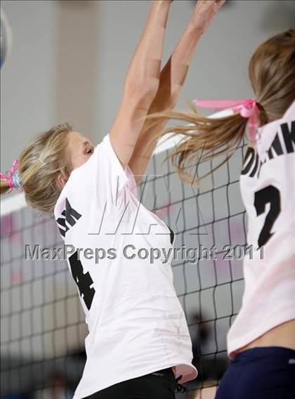 Thumbnail 3 in Crescenta Valley @ Burbank (Dig Pink) photogallery.