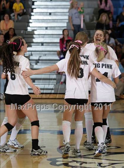 Thumbnail 1 in Crescenta Valley @ Burbank (Dig Pink) photogallery.