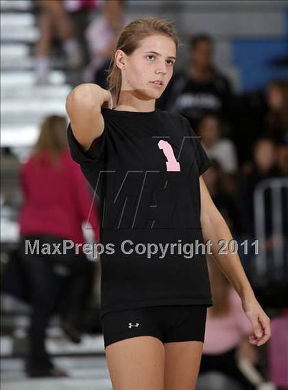 Thumbnail 3 in Crescenta Valley @ Burbank (Dig Pink) photogallery.