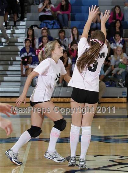 Thumbnail 3 in Crescenta Valley @ Burbank (Dig Pink) photogallery.