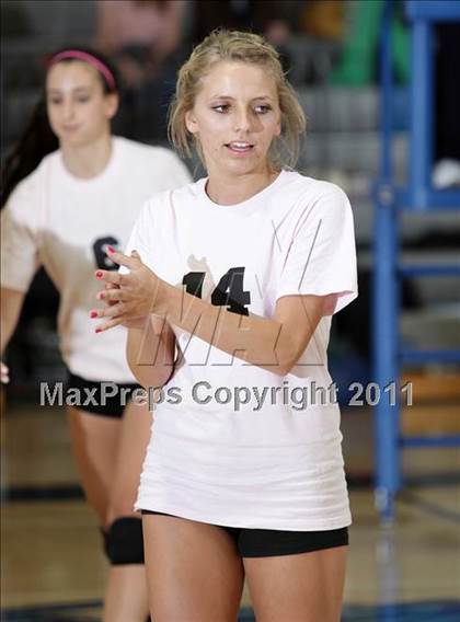 Thumbnail 1 in Crescenta Valley @ Burbank (Dig Pink) photogallery.