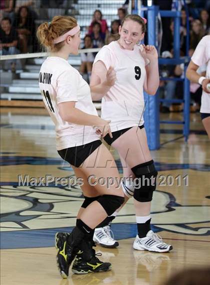 Thumbnail 1 in Crescenta Valley @ Burbank (Dig Pink) photogallery.
