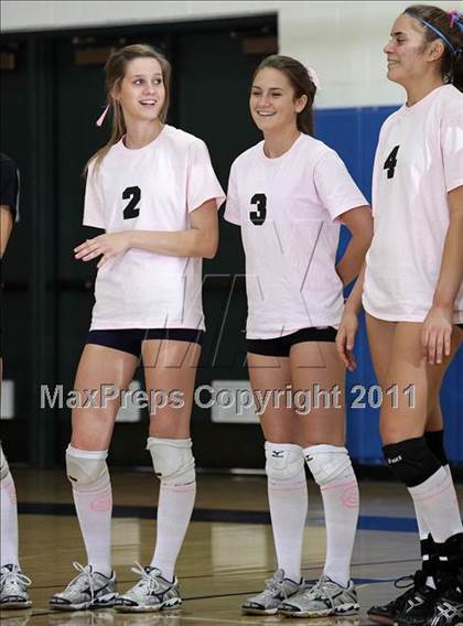 Thumbnail 3 in Crescenta Valley @ Burbank (Dig Pink) photogallery.