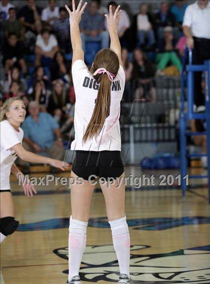 Thumbnail 2 in Crescenta Valley @ Burbank (Dig Pink) photogallery.