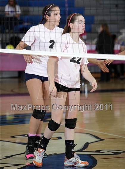 Thumbnail 1 in Crescenta Valley @ Burbank (Dig Pink) photogallery.