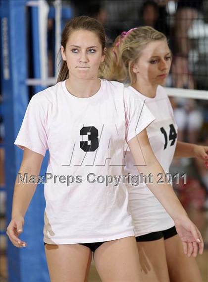 Thumbnail 3 in Crescenta Valley @ Burbank (Dig Pink) photogallery.