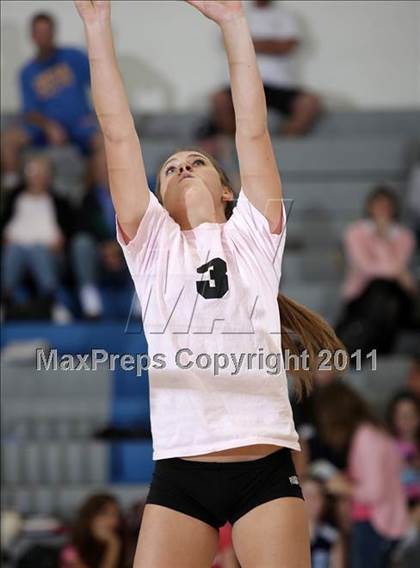 Thumbnail 2 in Crescenta Valley @ Burbank (Dig Pink) photogallery.