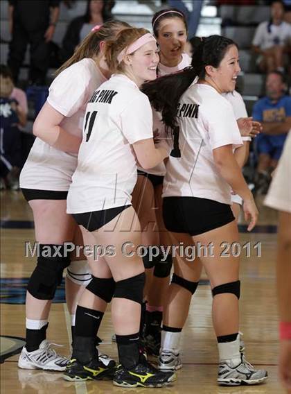 Thumbnail 1 in Crescenta Valley @ Burbank (Dig Pink) photogallery.
