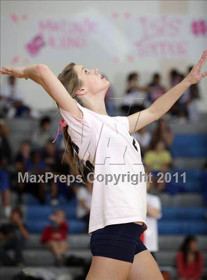 Thumbnail 2 in Crescenta Valley @ Burbank (Dig Pink) photogallery.