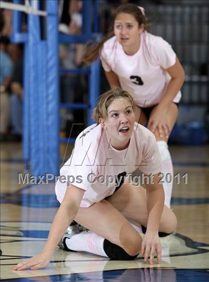 Thumbnail 2 in Crescenta Valley @ Burbank (Dig Pink) photogallery.