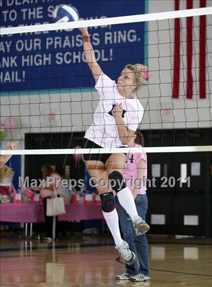 Thumbnail 3 in Crescenta Valley @ Burbank (Dig Pink) photogallery.
