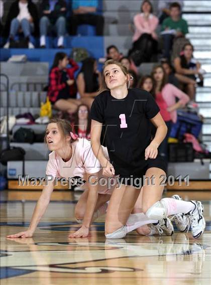 Thumbnail 3 in Crescenta Valley @ Burbank (Dig Pink) photogallery.