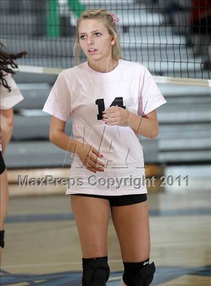 Thumbnail 3 in Crescenta Valley @ Burbank (Dig Pink) photogallery.