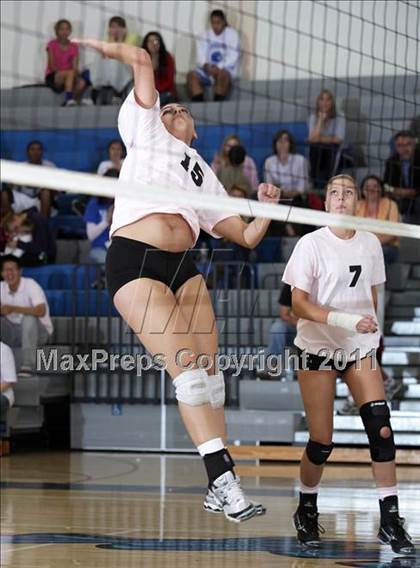 Thumbnail 3 in Crescenta Valley @ Burbank (Dig Pink) photogallery.