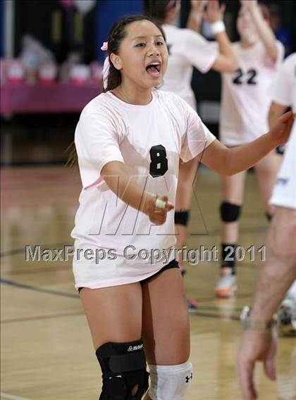 Thumbnail 2 in Crescenta Valley @ Burbank (Dig Pink) photogallery.
