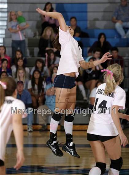 Thumbnail 3 in Crescenta Valley @ Burbank (Dig Pink) photogallery.