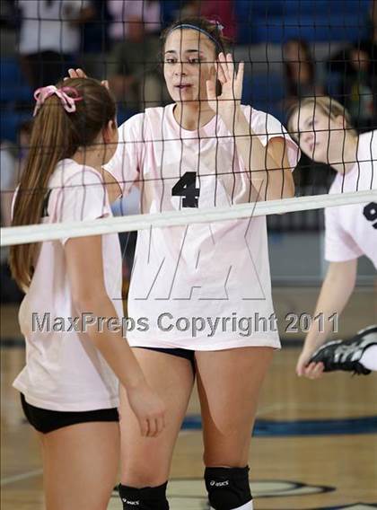 Thumbnail 2 in Crescenta Valley @ Burbank (Dig Pink) photogallery.