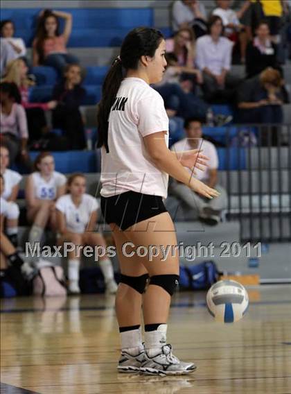 Thumbnail 1 in Crescenta Valley @ Burbank (Dig Pink) photogallery.