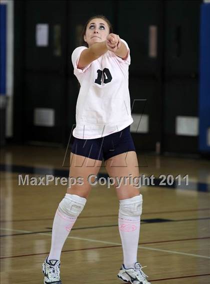 Thumbnail 1 in Crescenta Valley @ Burbank (Dig Pink) photogallery.