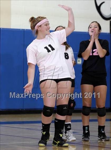 Thumbnail 1 in Crescenta Valley @ Burbank (Dig Pink) photogallery.