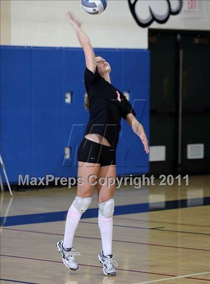 Thumbnail 2 in Crescenta Valley @ Burbank (Dig Pink) photogallery.