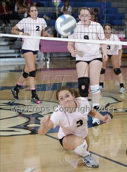 Thumbnail 1 in Crescenta Valley @ Burbank (Dig Pink) photogallery.