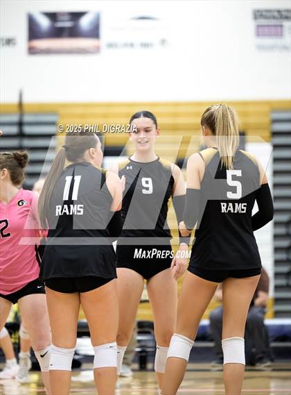 Thumbnail 1 in Roosevelt vs Green Mountain (CHSAA 4A Regional) photogallery.