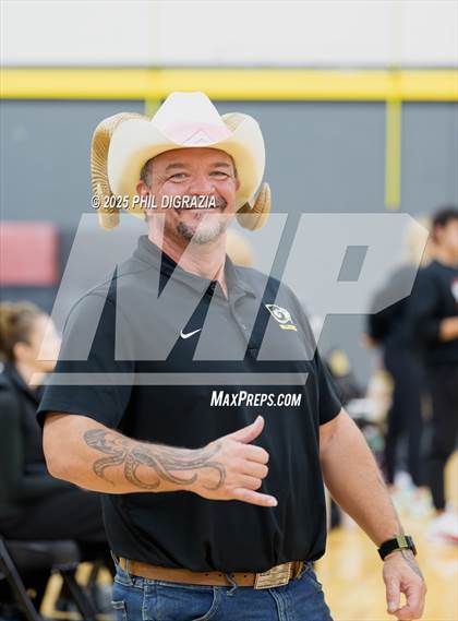 Thumbnail 2 in Roosevelt vs Green Mountain (CHSAA 4A Regional) photogallery.