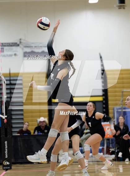 Thumbnail 2 in Roosevelt vs Green Mountain (CHSAA 4A Regional) photogallery.