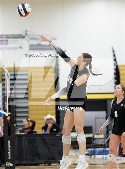 Thumbnail 3 in Roosevelt vs Green Mountain (CHSAA 4A Regional) photogallery.