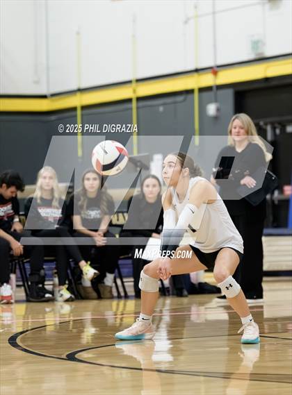 Thumbnail 3 in Roosevelt vs Green Mountain (CHSAA 4A Regional) photogallery.