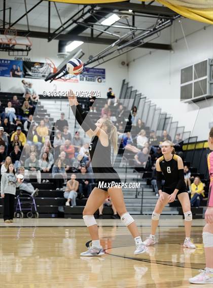 Thumbnail 1 in Roosevelt vs Green Mountain (CHSAA 4A Regional) photogallery.