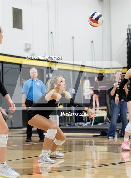 Thumbnail 2 in Roosevelt vs Green Mountain (CHSAA 4A Regional) photogallery.