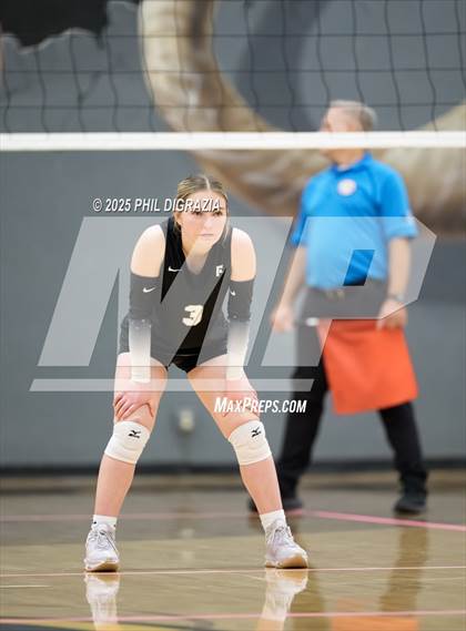 Thumbnail 2 in Roosevelt vs Green Mountain (CHSAA 4A Regional) photogallery.