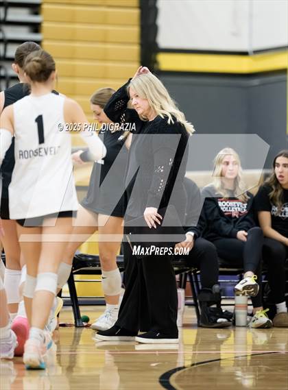 Thumbnail 3 in Roosevelt vs Green Mountain (CHSAA 4A Regional) photogallery.