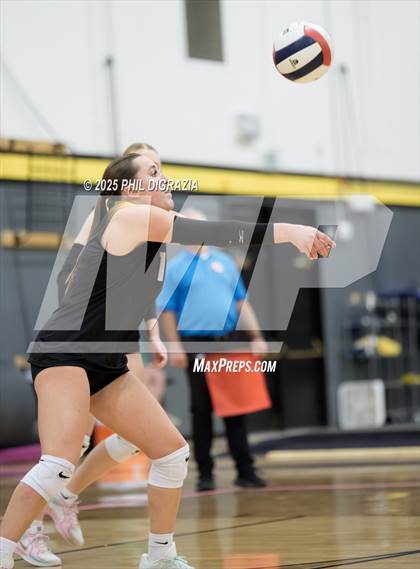 Thumbnail 1 in Roosevelt vs Green Mountain (CHSAA 4A Regional) photogallery.