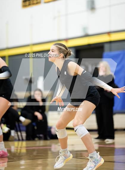 Thumbnail 2 in Roosevelt vs Green Mountain (CHSAA 4A Regional) photogallery.