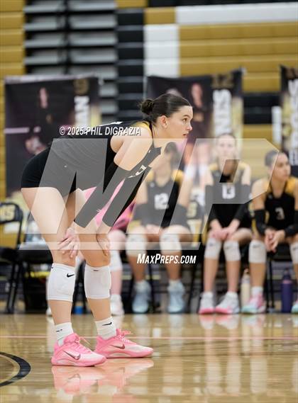 Thumbnail 3 in Roosevelt vs Green Mountain (CHSAA 4A Regional) photogallery.