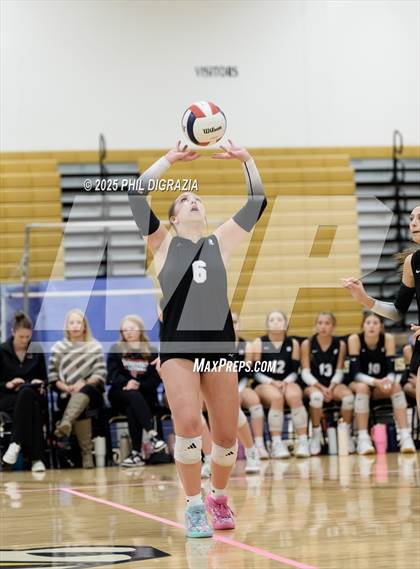 Thumbnail 2 in Roosevelt vs Green Mountain (CHSAA 4A Regional) photogallery.