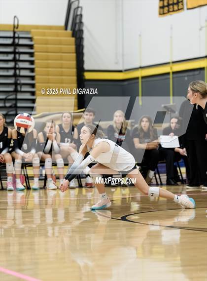 Thumbnail 1 in Roosevelt vs Green Mountain (CHSAA 4A Regional) photogallery.