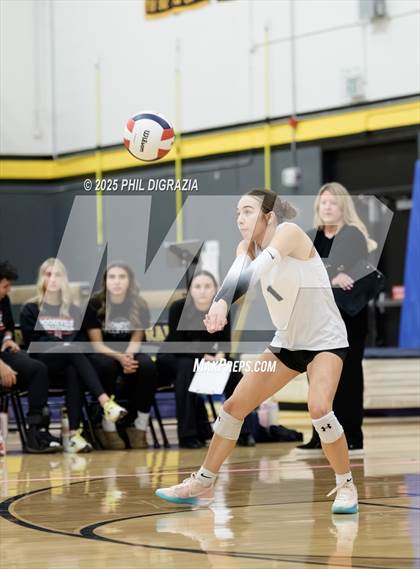 Thumbnail 1 in Roosevelt vs Green Mountain (CHSAA 4A Regional) photogallery.