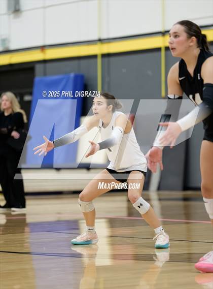 Thumbnail 3 in Roosevelt vs Green Mountain (CHSAA 4A Regional) photogallery.